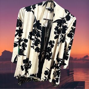 🆕Liz McCoy Women’s Cream & Black Floral-print Stretchy 2-in-1 Blouse❤️Sz: Medium